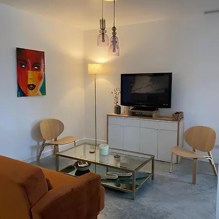 Pour 8 P Avec Piscine Sur Domaine 3ha ベジエ